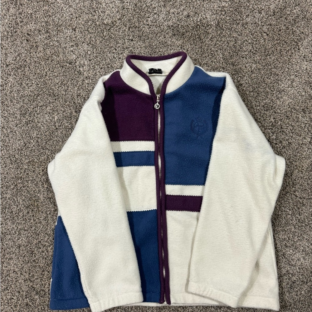 Very nice sweater/fleece